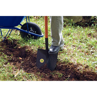 Pá de Bico 460/40 em Aço com Cabo de Madeira 71 cm com Empunhadura Plástica Curva Ergonômica